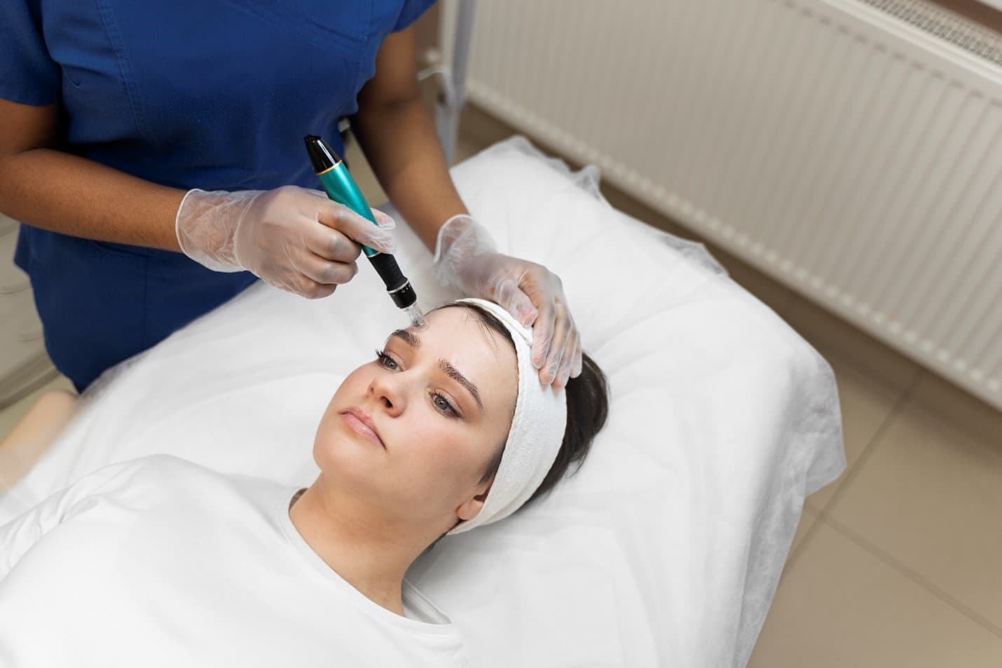 Fractional CO₂ Laser Resurfacing vs Chemical Peels: Which One Suits You Better?