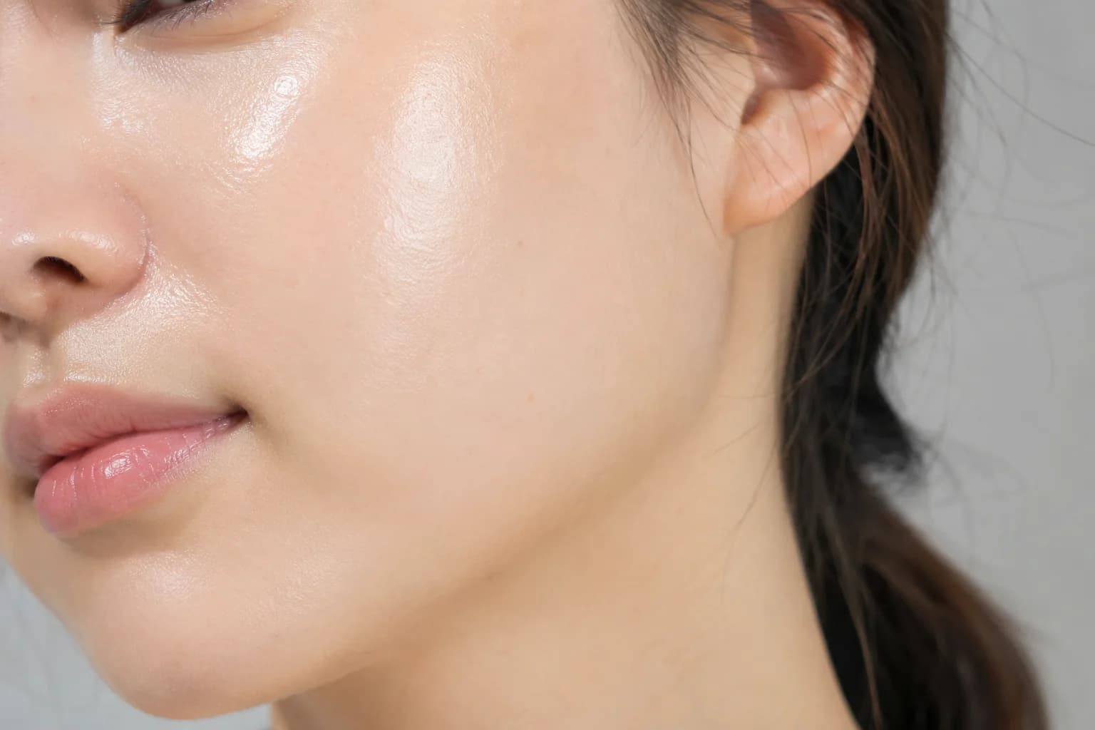 Skin Booster Injections vs Moisturiser: Why Topical Skincare Cannot Replace Injectable Hydration