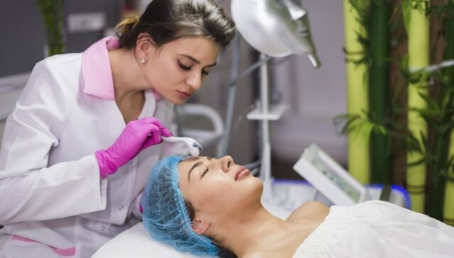 علاج العناية بالبشرة